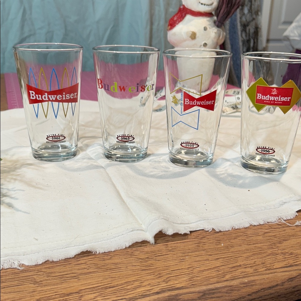 Budweiser Logo 14 piece Glass Set - Red and Black Accents - Picture 2 of 4